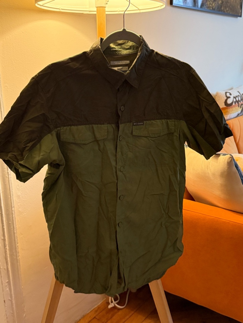Columbia Two-Tone Short Sleeve Men’s Button Shirt in Olive and Black S size
